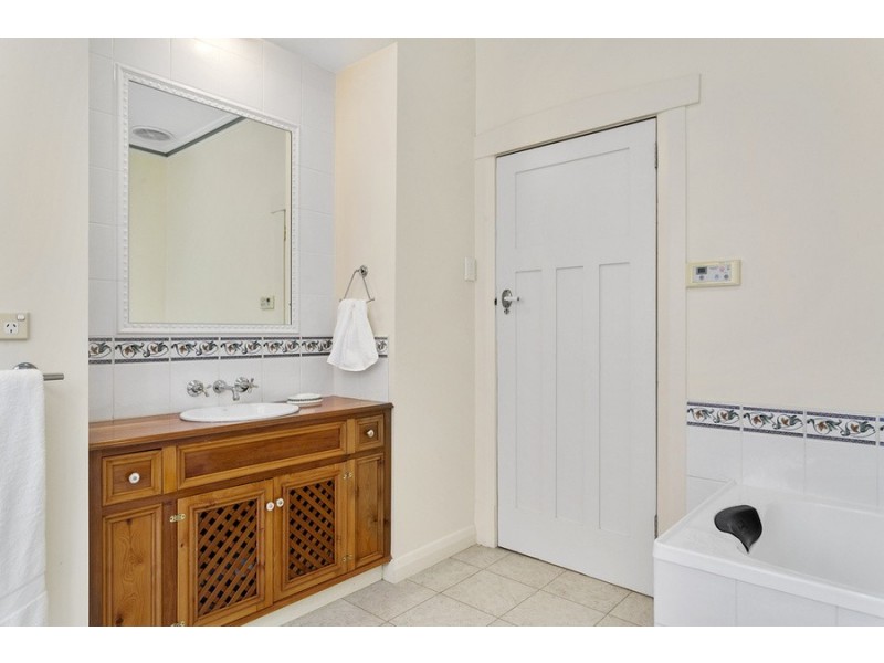 18 Ilfracombe Crescent, Sandy Bay TAS 7005