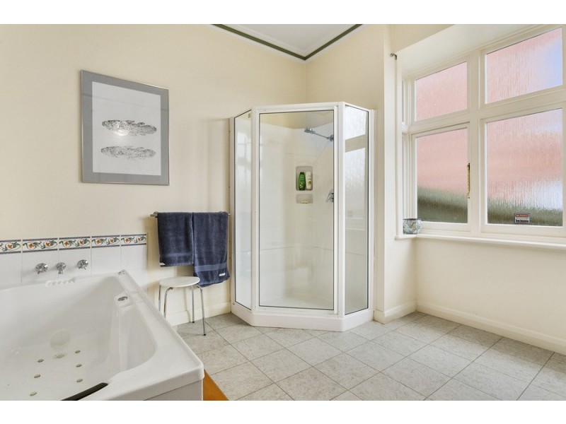 18 Ilfracombe Crescent, Sandy Bay TAS 7005
