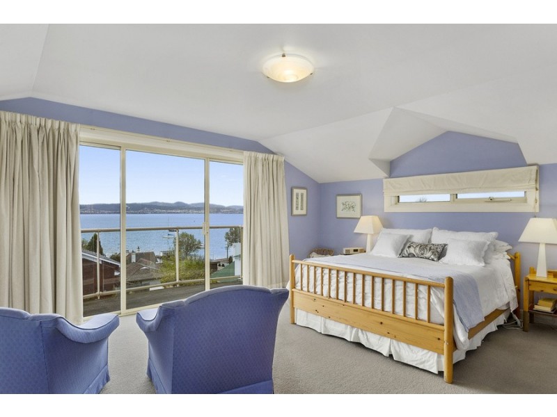 18 Ilfracombe Crescent, Sandy Bay TAS 7005