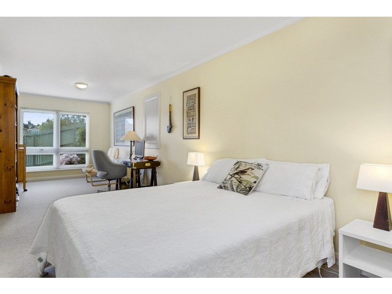 18 Ilfracombe Crescent, Sandy Bay TAS 7005