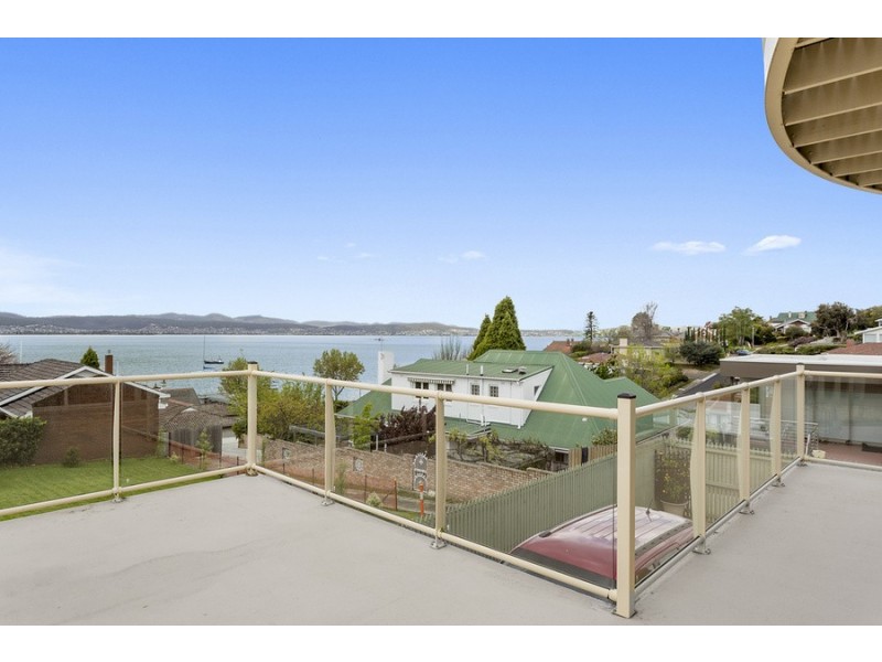 18 Ilfracombe Crescent, Sandy Bay TAS 7005
