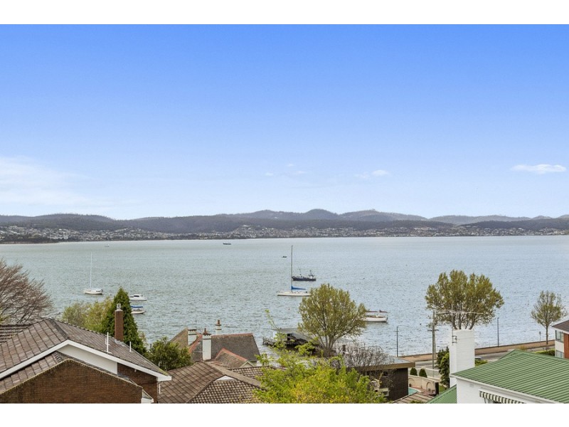18 Ilfracombe Crescent, Sandy Bay TAS 7005
