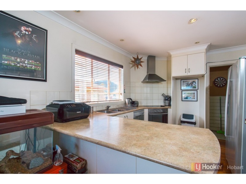 28 Curlew Parade, Claremont TAS 7011