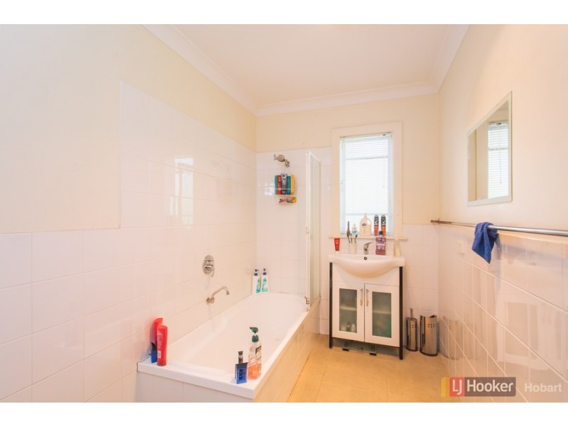 28 Curlew Parade, Claremont TAS 7011