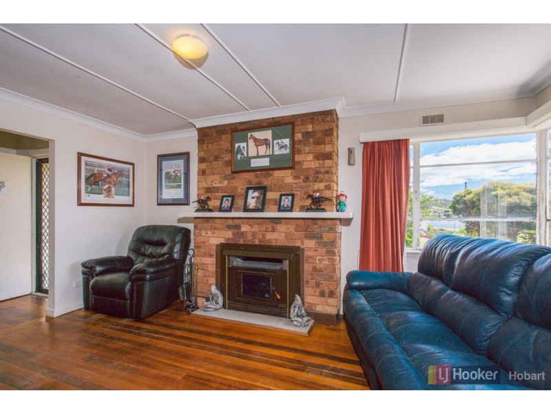 28 Curlew Parade, Claremont TAS 7011