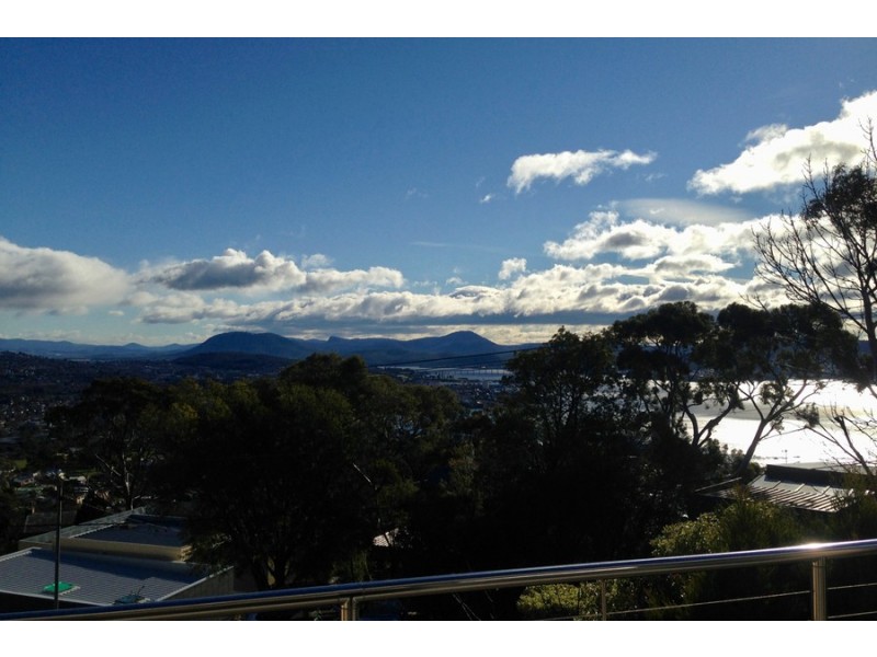 5 EURELLA Avenue, Sandy Bay TAS 7005