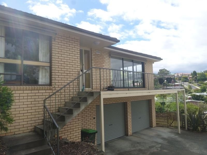 103 Karoola Road, Lindisfarne TAS 7015
