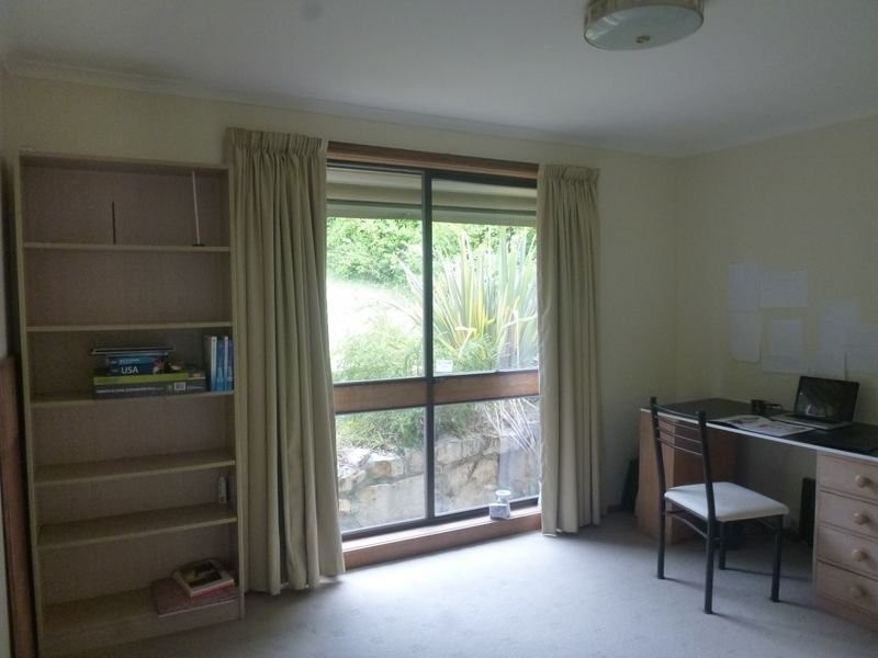 103 Karoola Road, Lindisfarne TAS 7015