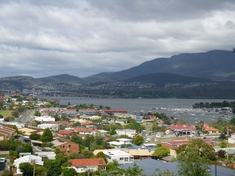 103 Karoola Road, Lindisfarne TAS 7015