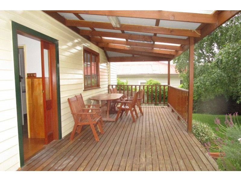 9 Cuthbert Avenue, New Town TAS 7008