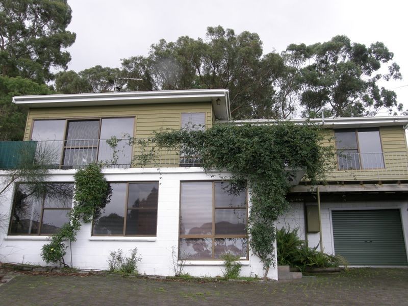 124 Karoola Road, Lindisfarne TAS 7015