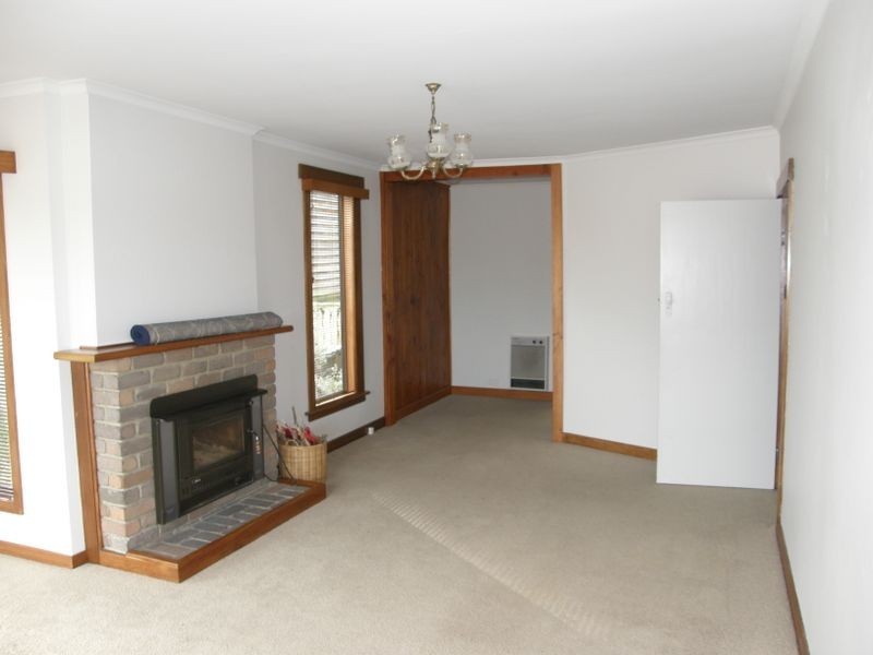 124 Karoola Road, Lindisfarne TAS 7015
