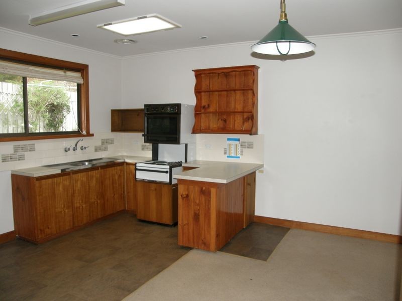 124 Karoola Road, Lindisfarne TAS 7015