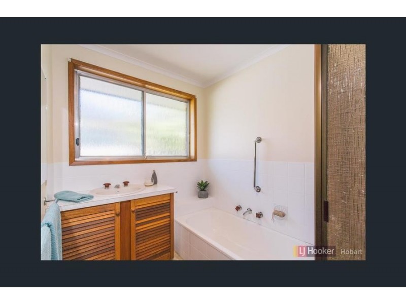 1 Greenway Avenue, Lenah Valley TAS 7008