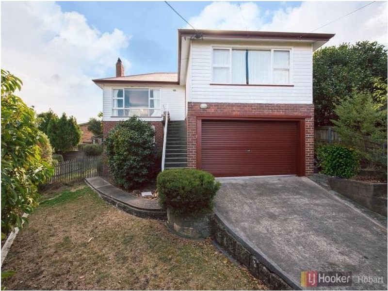 12 Cedar Street, Lindisfarne TAS 7015