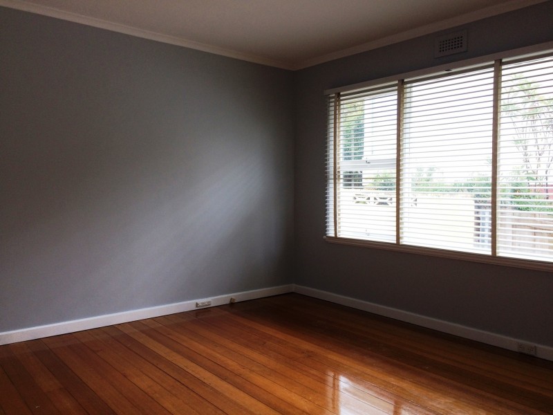 12 Cedar Street, Lindisfarne TAS 7015