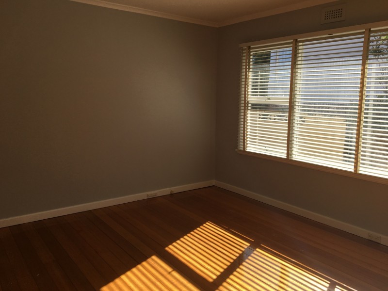 12 Cedar Street, Lindisfarne TAS 7015