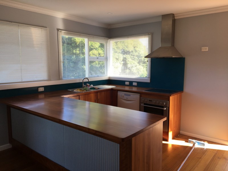 12 Cedar Street, Lindisfarne TAS 7015