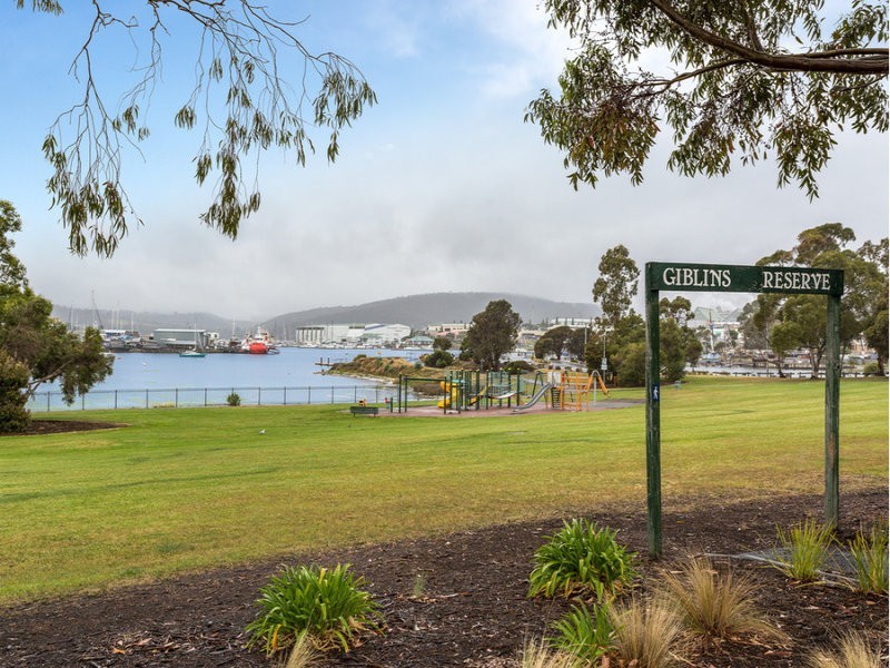 1/15 Laguna Place, Derwent Park TAS 7009