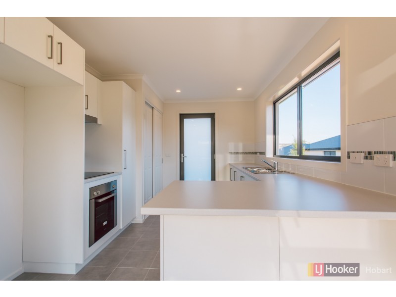 2/29 Mariah Crescent, Oakdowns TAS 7019