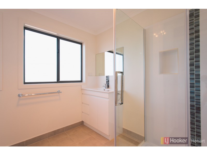 2/29 Mariah Crescent, Oakdowns TAS 7019