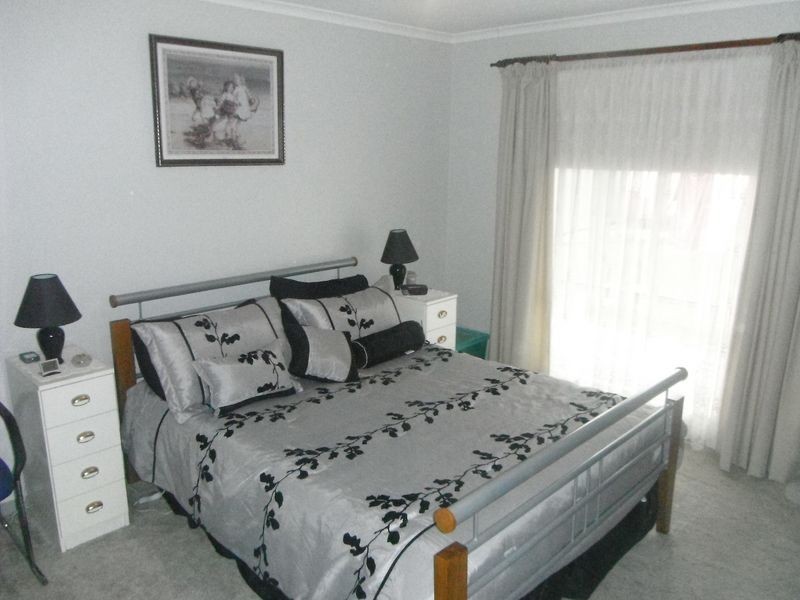 42 Ross Street, Heathcote VIC 3523