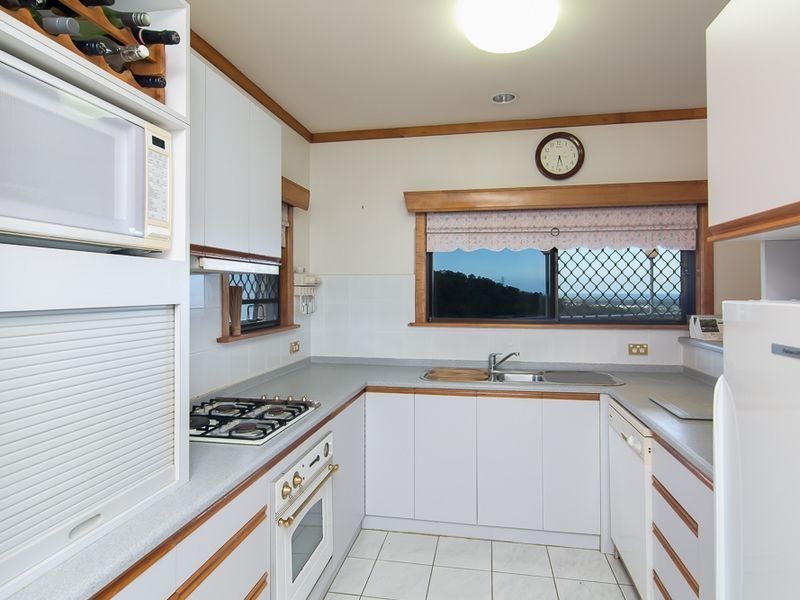 7 Hilltop Close, Bayview Heights QLD 4868
