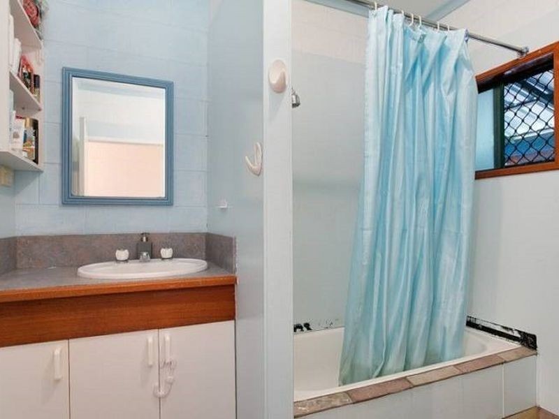 4 Meillion Court, White Rock QLD 4868