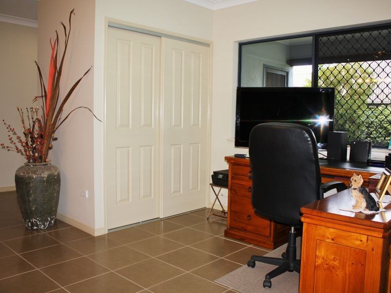 6 Starr Close, Bentley Park QLD 4869