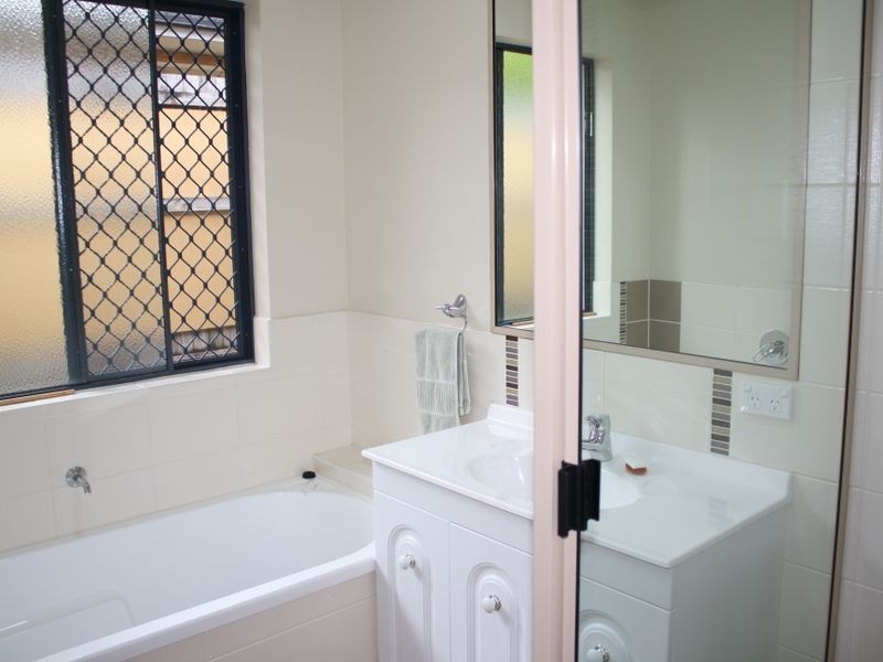 6 Starr Close, Bentley Park QLD 4869