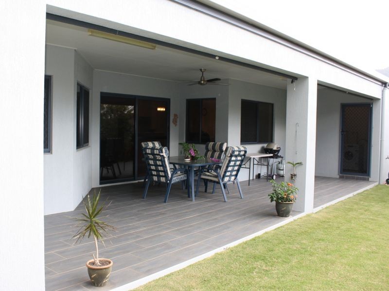 6 Starr Close, Bentley Park QLD 4869