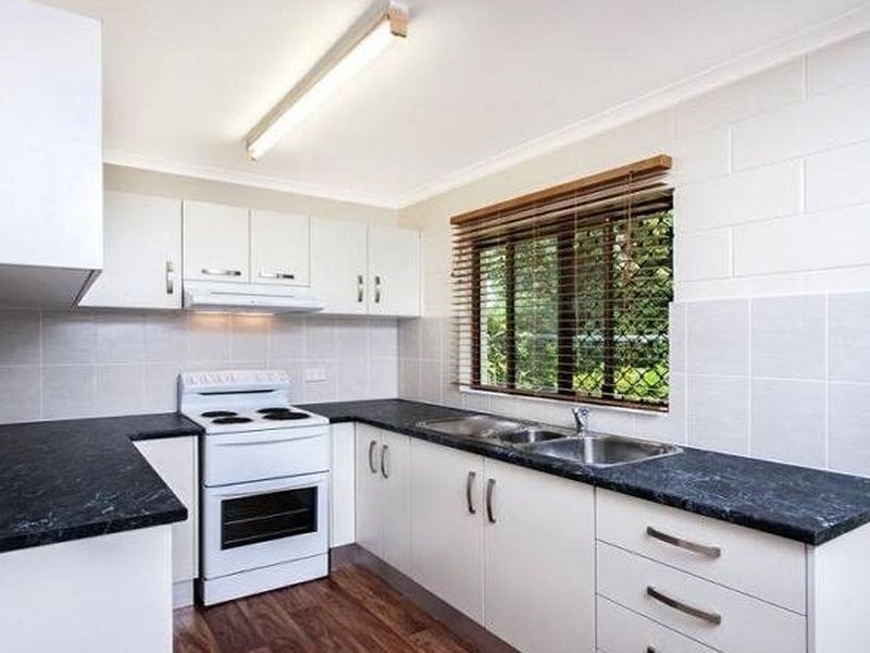 15 Ixora Court, Mooroobool QLD 4870