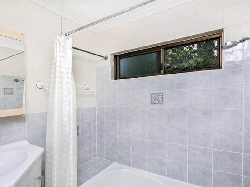15 Ixora Court, Mooroobool QLD 4870