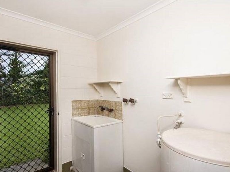 15 Ixora Court, Mooroobool QLD 4870