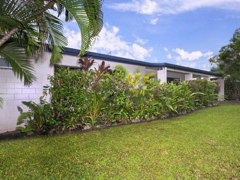 15 Ixora Court, Mooroobool QLD 4870