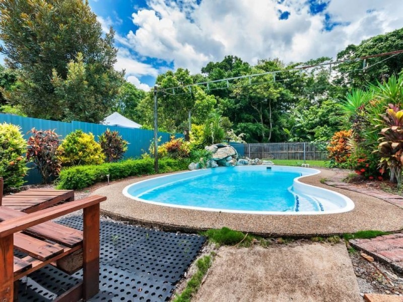 11 Parton Close, White Rock QLD 4868