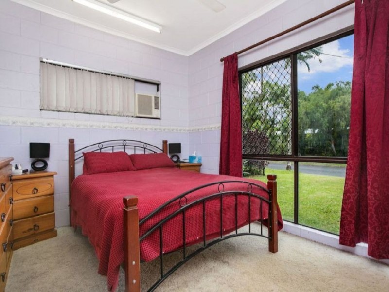 11 Parton Close, White Rock QLD 4868