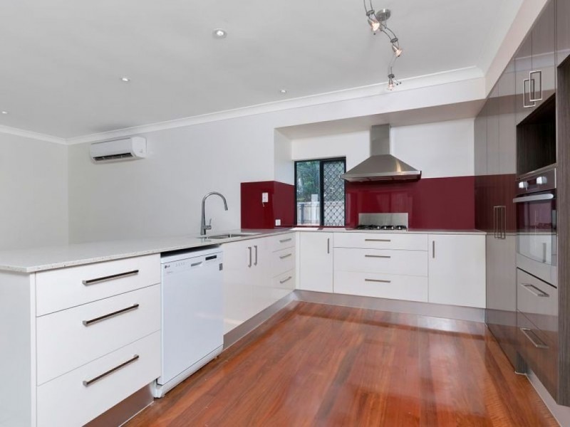 2 Pilosa Street, Redlynch QLD 4870