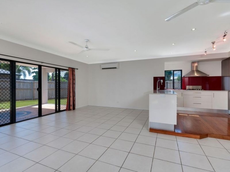 2 Pilosa Street, Redlynch QLD 4870