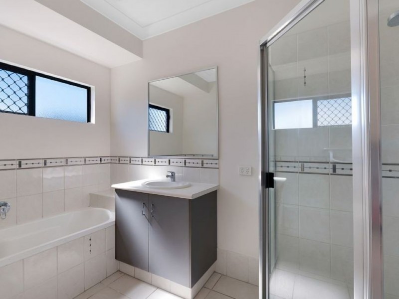 2 Pilosa Street, Redlynch QLD 4870