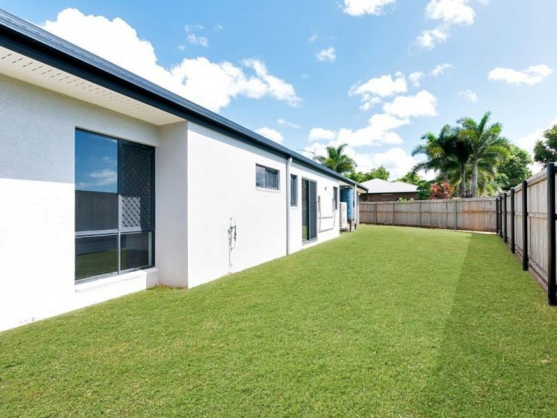 2 Pilosa Street, Redlynch QLD 4870