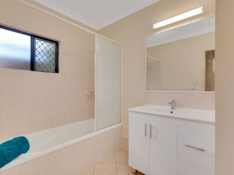 7 Beck Close, Bentley Park QLD 4869