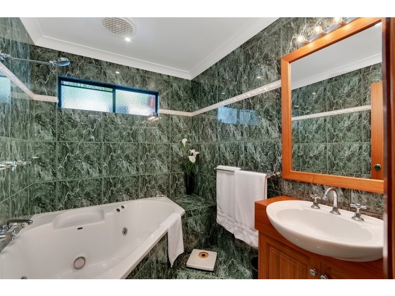 5 Hilltop Close, Bayview Heights QLD 4868