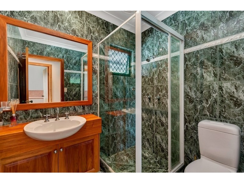 5 Hilltop Close, Bayview Heights QLD 4868