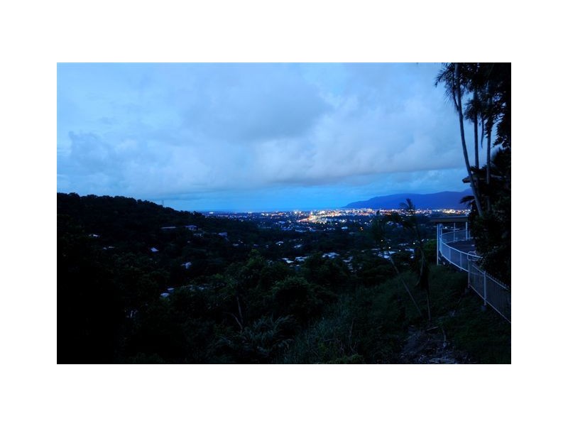 5 Hilltop Close, Bayview Heights QLD 4868