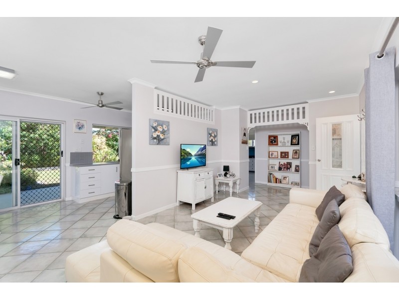 6 Wiskar Close, Bentley Park QLD 4869