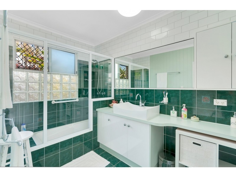 6 Wiskar Close, Bentley Park QLD 4869