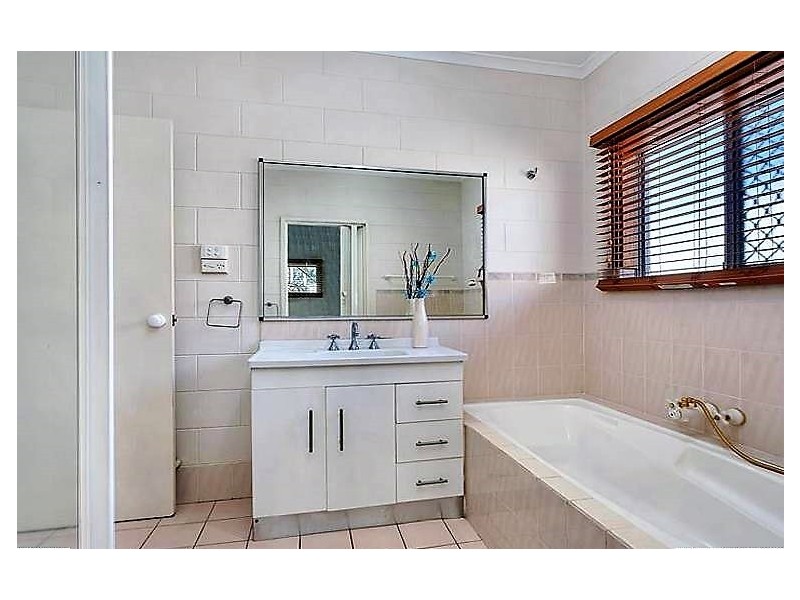 9 Mermaid Close, Bentley Park QLD 4869