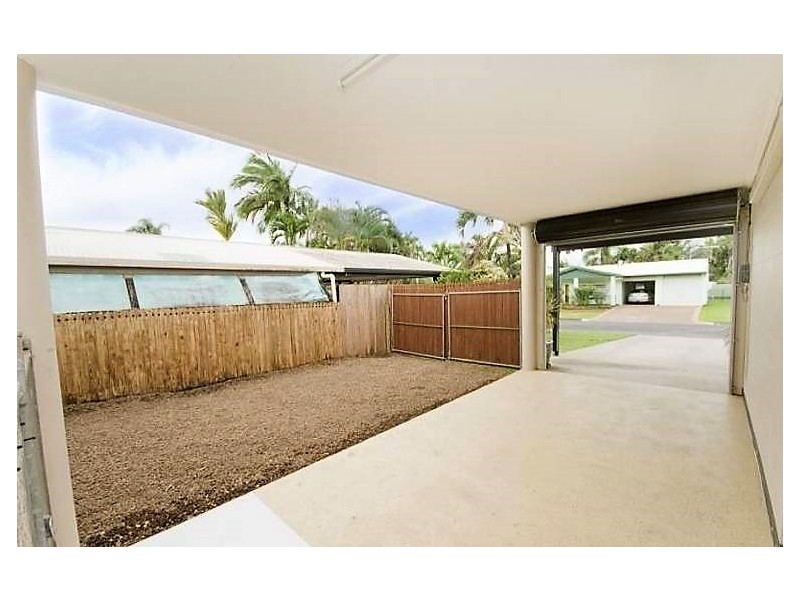 9 Mermaid Close, Bentley Park QLD 4869