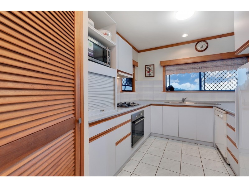 7 Hilltop Close, Bayview Heights QLD 4868